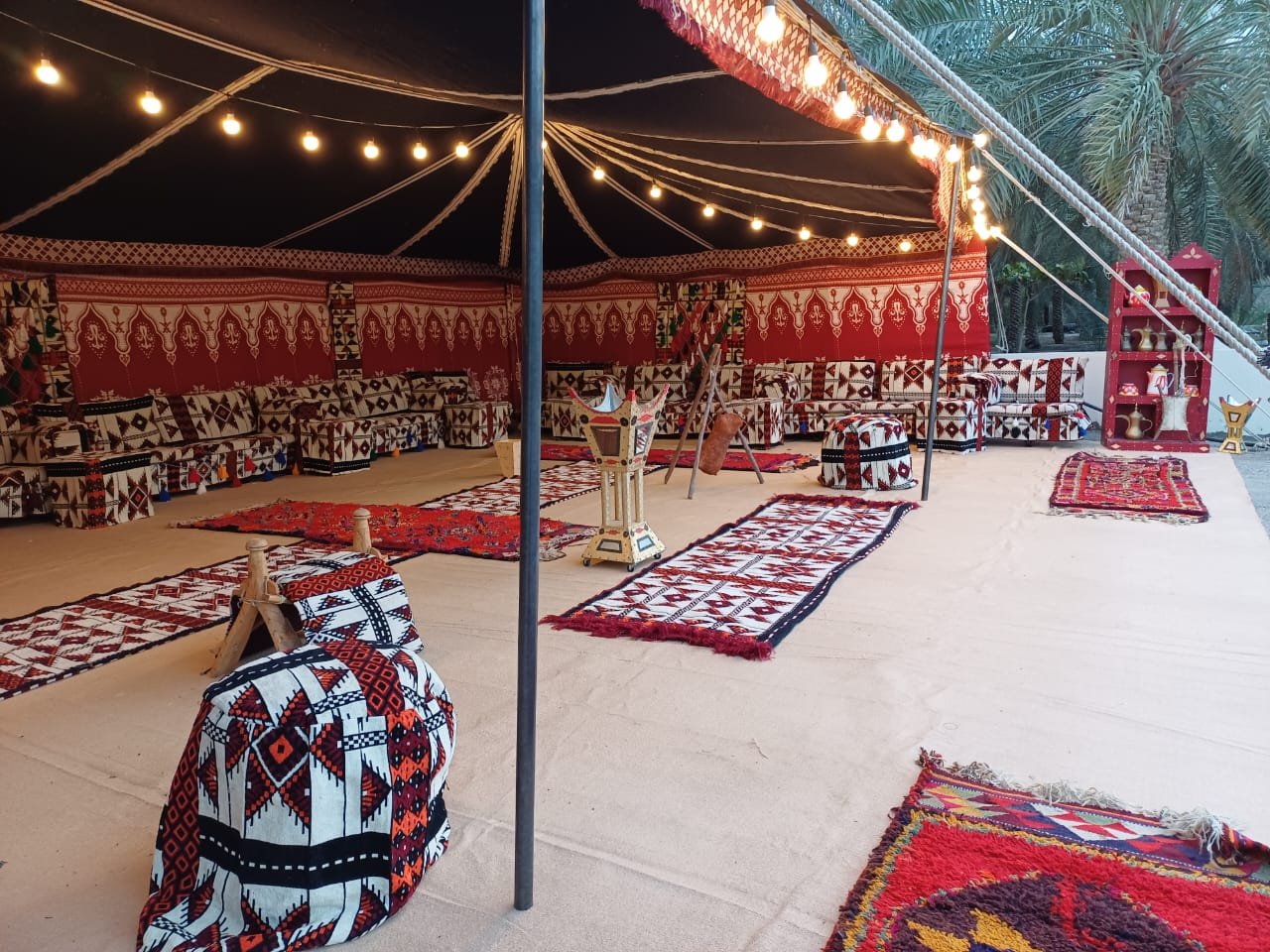 جلسة شبابية مع شيش ومعسل وسماعات كبيرة – حي اليرموك الرياض